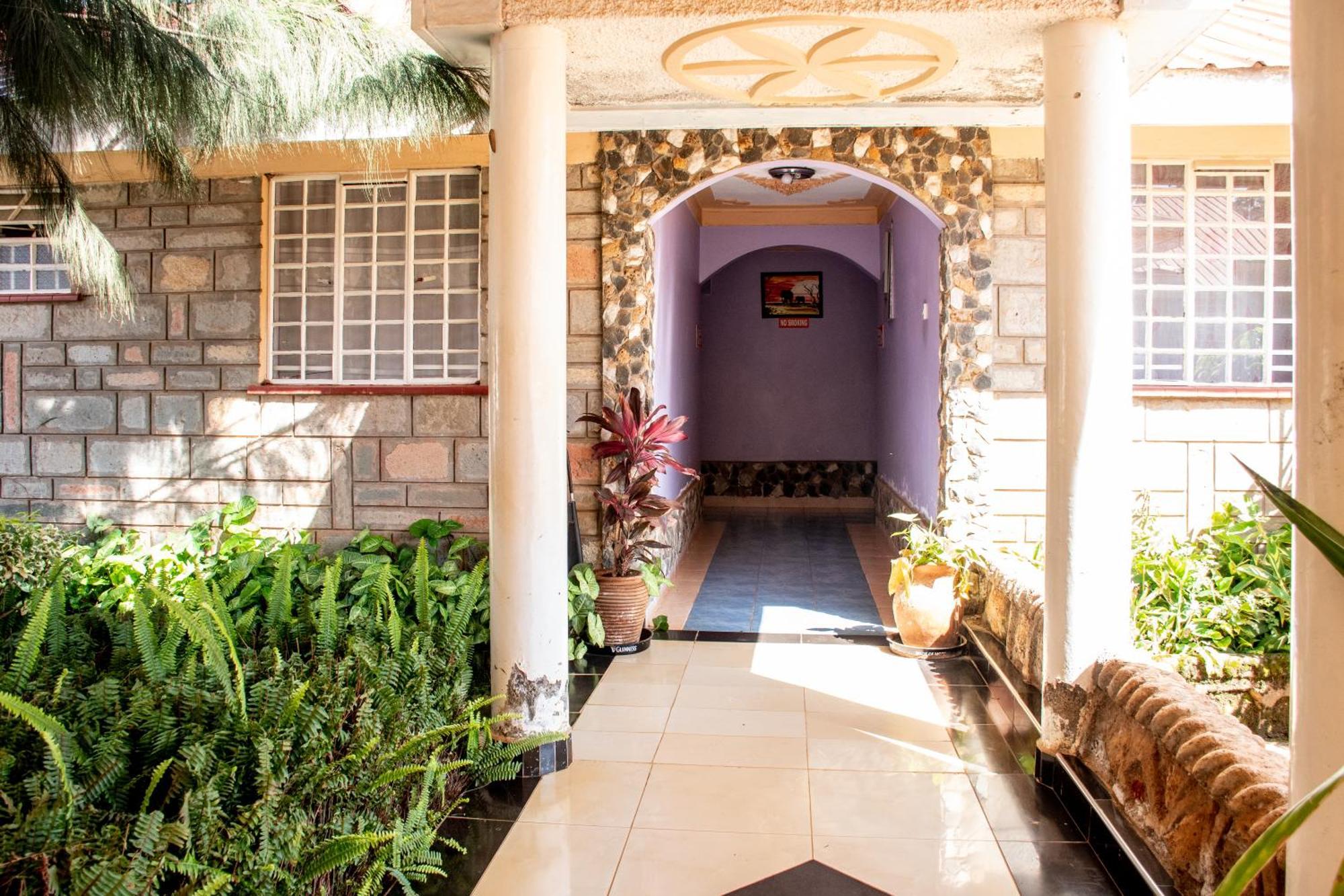 Super Break Hotel Kitale Bagian luar foto